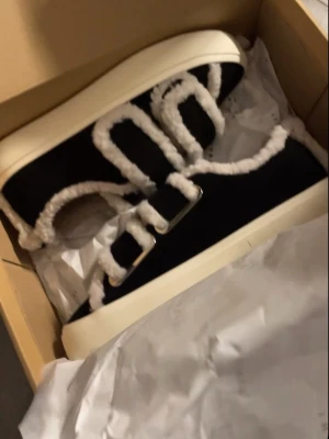 INUKII sneakers  - Kollar om det finns nån intresserad av mina INUKII skor, super fint skick. 