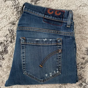 Dondup George jeans - Säljer dessa riktigt feta Dondup George jeans! | 105 x 40cm | Storlek 33 | Skick 9/10 | Nypris +4000kr, säljer endast för 799kr | Hör av dig vid frågor!