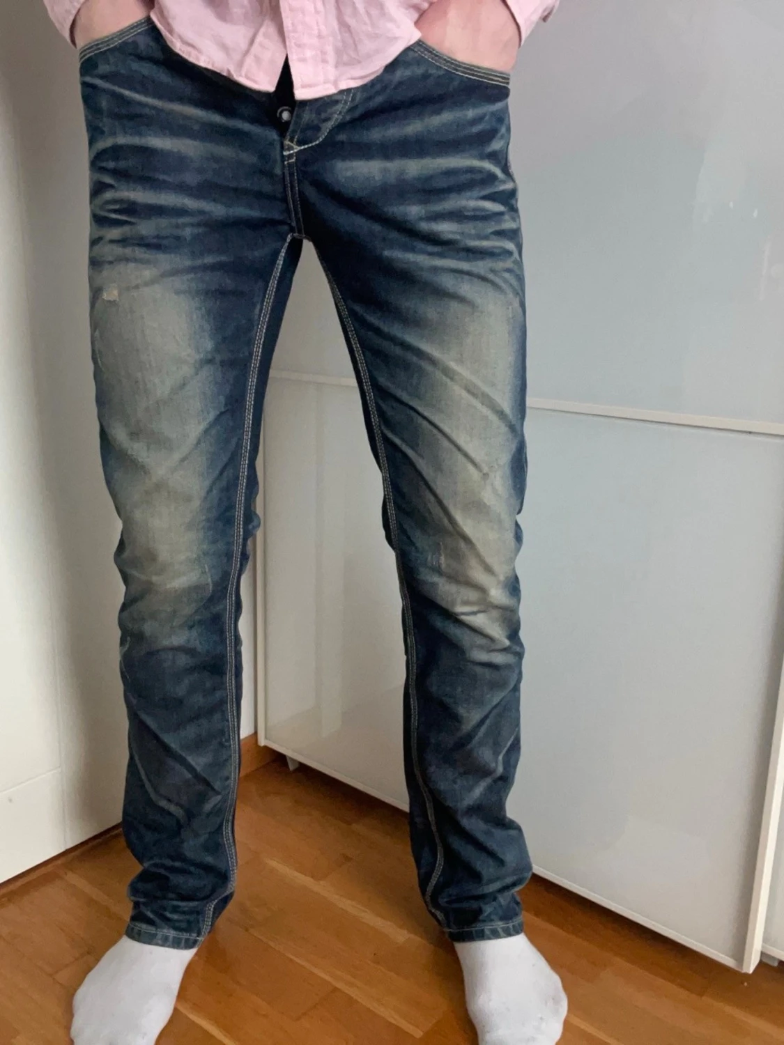 Blå slim straight jeans med slitningar - 1