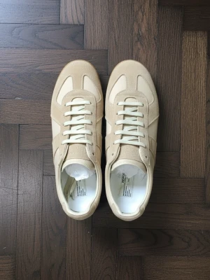Maison margiela gats (naked beige/42) - Unique Maison Margiela gats. Great condition, comes with the box and dustbags. Same day shipping. Feel free to ask questions ;) Size 42 definitely fits 43.