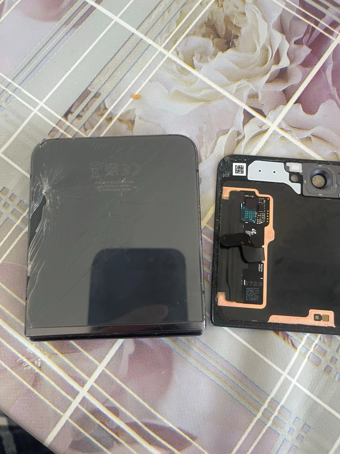 Samsung Galaxy Z Flip svart - 4