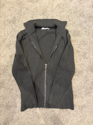 Ljung zip - En lite schysstare zip från ljung | mycket bra kvalité för mycket bra pris | storlek S