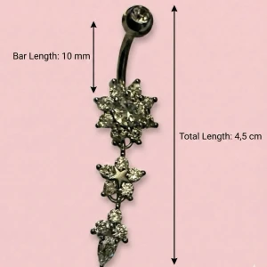 ✨ NY! Högkvalitativ navelpiercing med hänge (Kirurgiskt stål 316L)  - ✨ NYTT oanvänt smycke i kirurgiskt stål! 🌸 Hållbart & Rostfritt: Slitstarkt 316L-stål som inte oxiderar eller rostar av fukt. 🌸 Säkert: Industristandard, skonsamt för läkta piercingar.  🛍️ 30 % BUNDLE-RABATT! Köp fler artiklar från min shop och få 30 % på allt! ✨ 📦 Frakt: Endast spårbart via Plick SafePay för vår trygghet.