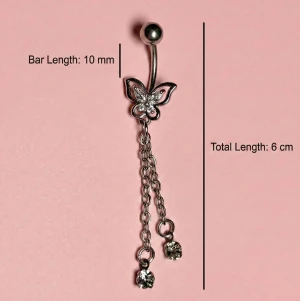 ✨ NY! Högkvalitativ navelpiercing med hänge (Kirurgiskt stål 316L)  - ✨ NYTT oanvänt smycke i kirurgiskt stål! 🌸 Hållbart & Rostfritt: Slitstarkt 316L-stål som inte oxiderar eller rostar av fukt. 🌸 Säkert: Industristandard, skonsamt för läkta piercingar.  🛍️ 30 % BUNDLE-RABATT! Köp fler artiklar från min shop och få 30 % på allt! ✨ 📦 Frakt: Endast spårbart via Plick SafePay för vår trygghet.