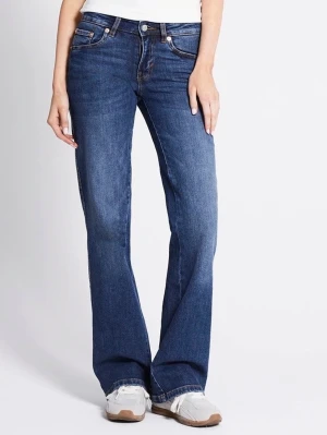 Blå bootcut jeans - Snygga blå bootcut jeans med klassisk femficksdesign och normal midja. Jeansen har en lätt utsvängd passform nertill och är tillverkade i denim. Perfekta för en avslappnad och trendig look.