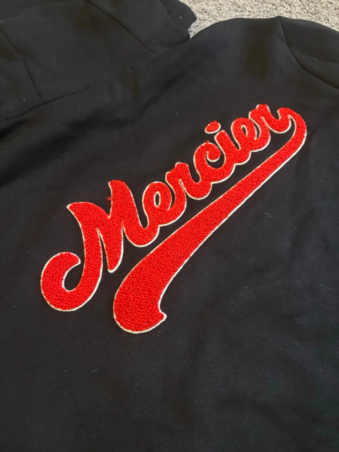 Svart hoodie från Mercier med patches - 2