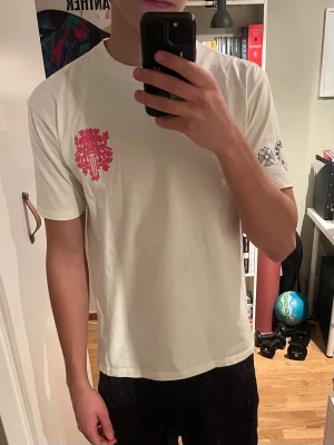 Chrome Hearts T-shirt - Säljer en tshirt från Chrome Hearts! Köpte secondhand. Inget kvitto tyvärr, dock finns OG påse och tillbehör. 