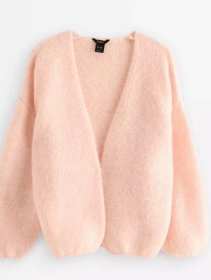 Fluffig rosa kofta - Superfin fluffig ljusrosa kofta från Lindex, färgen är mer rosa i verkligheten och inte lika peach färgad🌺aldrig använd, i storlek XS/S! Skriv för fler bilder på koftan❣️slutsåld i denna storlek på hemsidan, nypris: 399kr