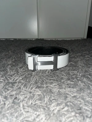 H3rmes bälte reversible  - Helt oanvänt, pris kan diskuteras vid snabb affär.