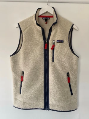 Patagonia Fleeceväst  - Säljer denna riktigt snygga Fleeceväst från Patagonia. I storlek S i nytt skick.