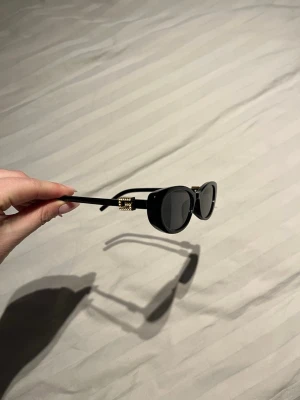 Solglasögon  - Använda en gång