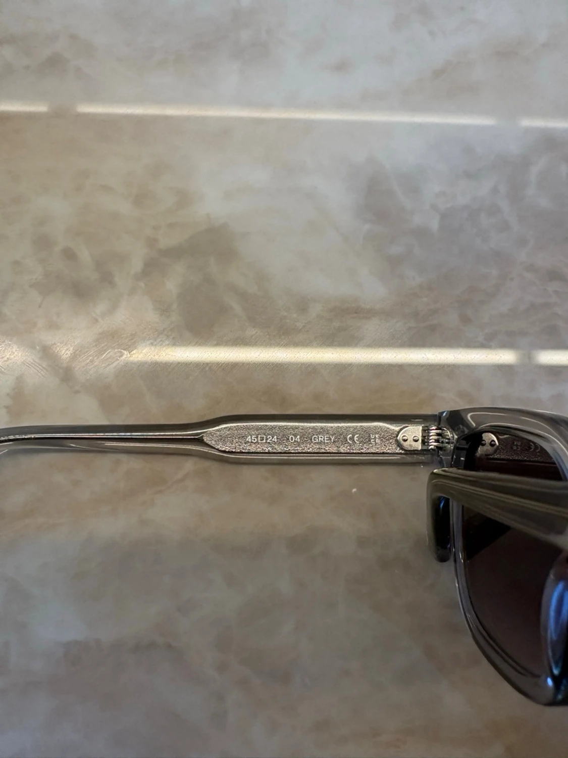 Grå CHIMI solglasögon med fodral - 2