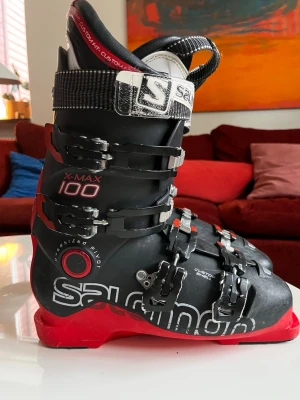 Salomon X-Max 100 svarta pjäxor - Avancerad alpinpjäxa med Twinframe teknologi. Tight fotomslutning för bättre kraftöverföring.  Yttermått: 315 mm Mondo mått: 27/27.5 