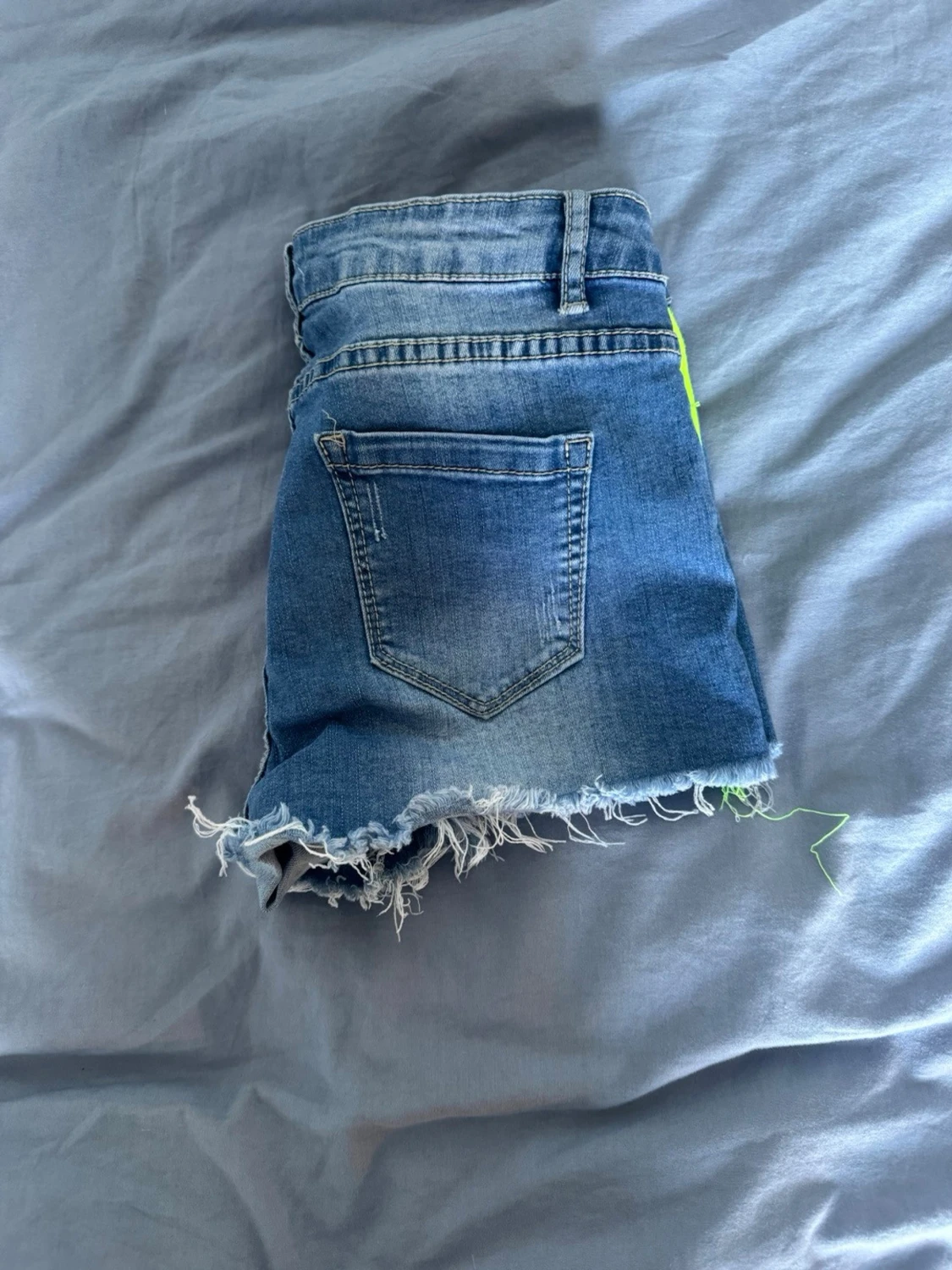 Bench denimshorts med neonränder - 1