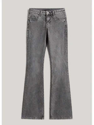 Mörk Grå lowwaist bootcut jeans med tvättad look - Snygga grå bootcut jeans med tvättad finish och klassisk femficksmodell. Jeansen har hög midja och utsvängda ben, perfekta för en trendig och avslappnad stil. Tillverkade i mjuk denim som ger en skön känsla hela dagen.
