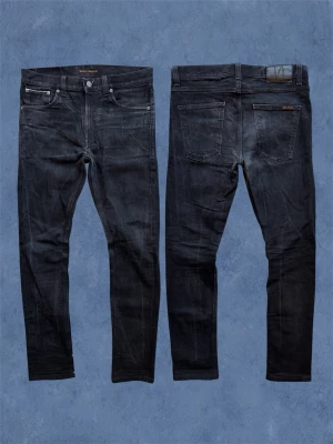 *SELVAGE* NUDIE LEAN DEAN - Ett par Nudie selvage jeans med en snygg tvätt som kommer bli ännu fetare med tiden! Slim fit. Det står W31 inuti men passar W29. Hör av dig vid frågor! Mått: Ytterbenslängd - 97 cm, Midja - 42 cm, Bensöppning - 16 cm