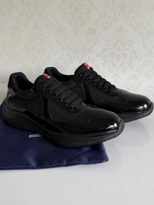 PR4D4 SNEAKERS - Svarta Prada sneakers. 