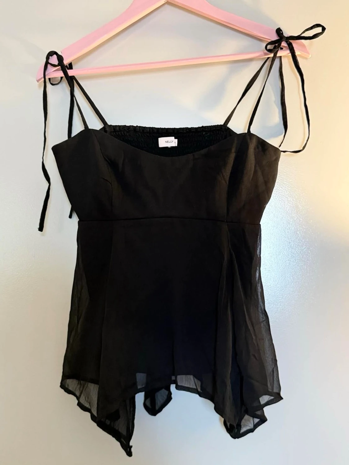 Svart omlott linnetopp med knytband - 1