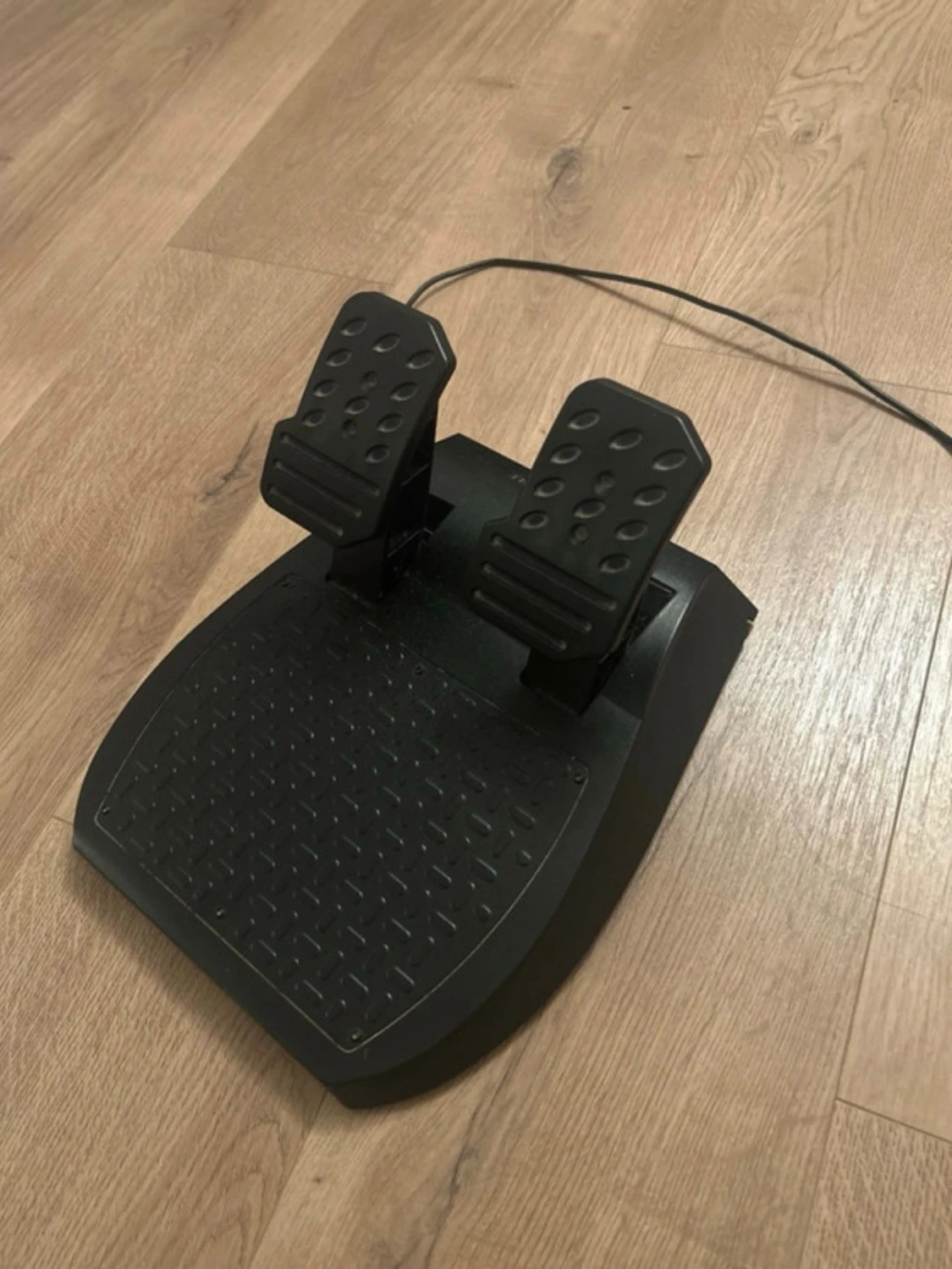 Thrustmaster pedaler
