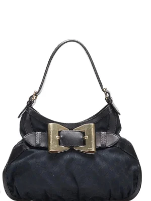 Gucci väska - En jätte söt vintage Gucci väska. Svår o få tag i. Har ärvt den utan äkthetsbevis tyvärr men finns serienummer i och kännetecken för äkthet. Pris går att diskutera då jag behöver bli av med den fort!😊