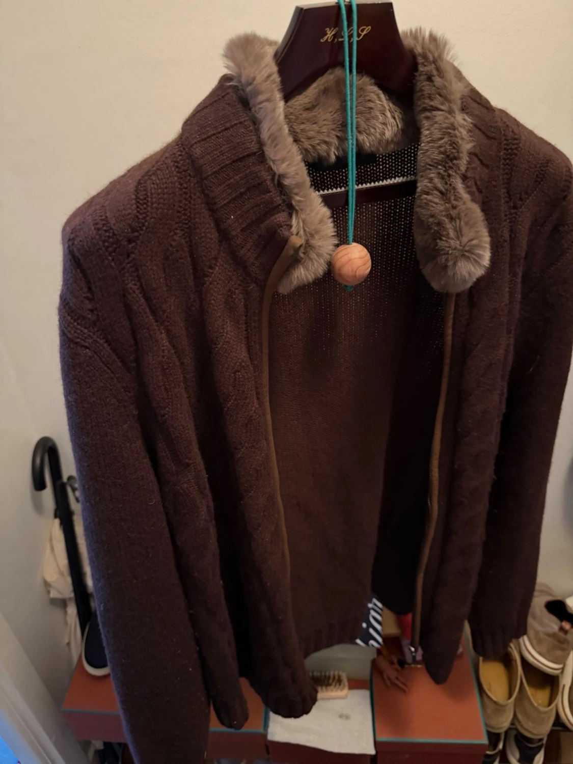Cavour zip - 4