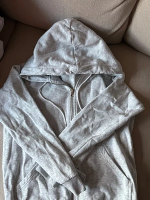 Hoodie - Hofor från hm med zip. Använd många gånger 