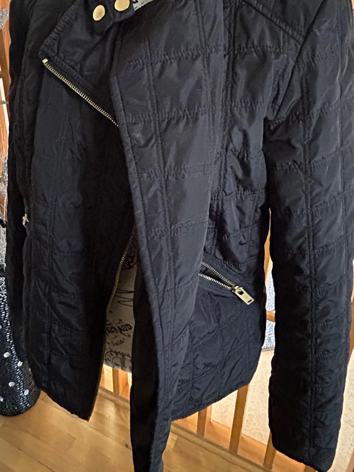 Svart quiltad pufferjacka