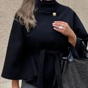 Missäy poncho  - Har tagit bort den guldiga knappen, men annars mycket fint skick! 