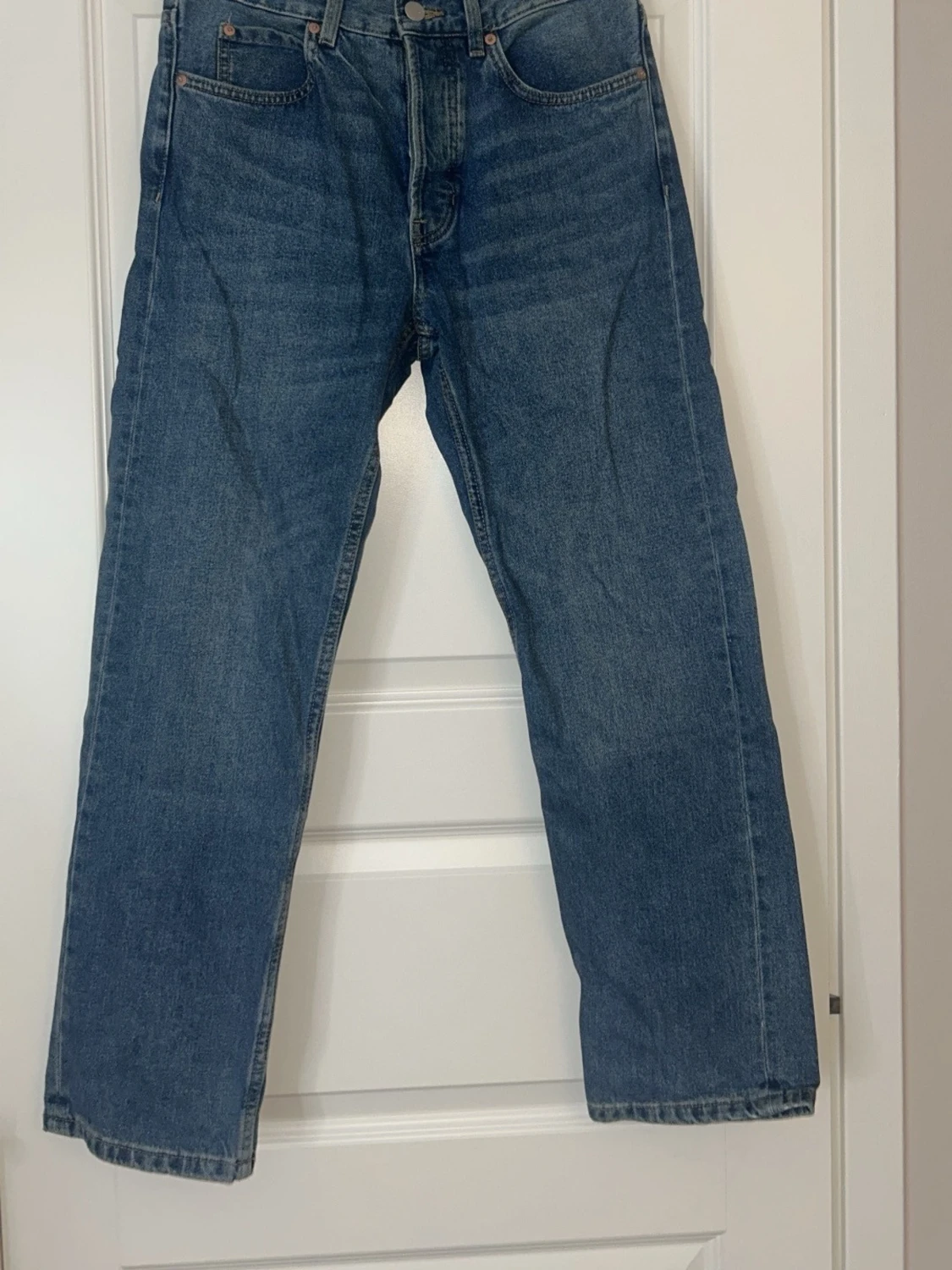 Blå raka jeans från Levi's