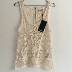  - Naturfärgat linne i strl 34. Oanvänd 