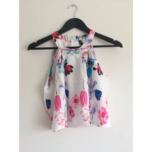  - Snygg 2 piece set med shorts & topp. Shortsen är i storlek M & toppen i S. Aldrig använd! Frakt 42kr✨ (kan även köpas separat) 