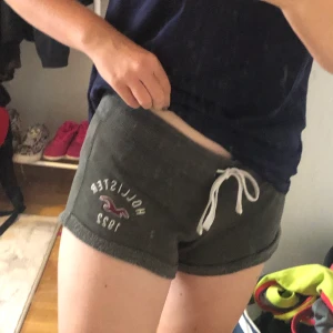 Holister shorts - Holister shorts, storlek (xs) jag skulle säga att de är stor i storlek, så mer (S)