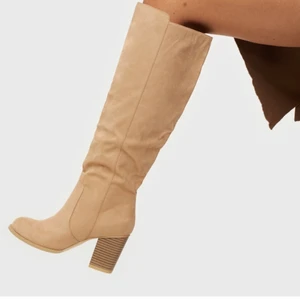 Stövlar/boots - Aldrig använda skor! Därav säljer jag dom. Storlek 40.