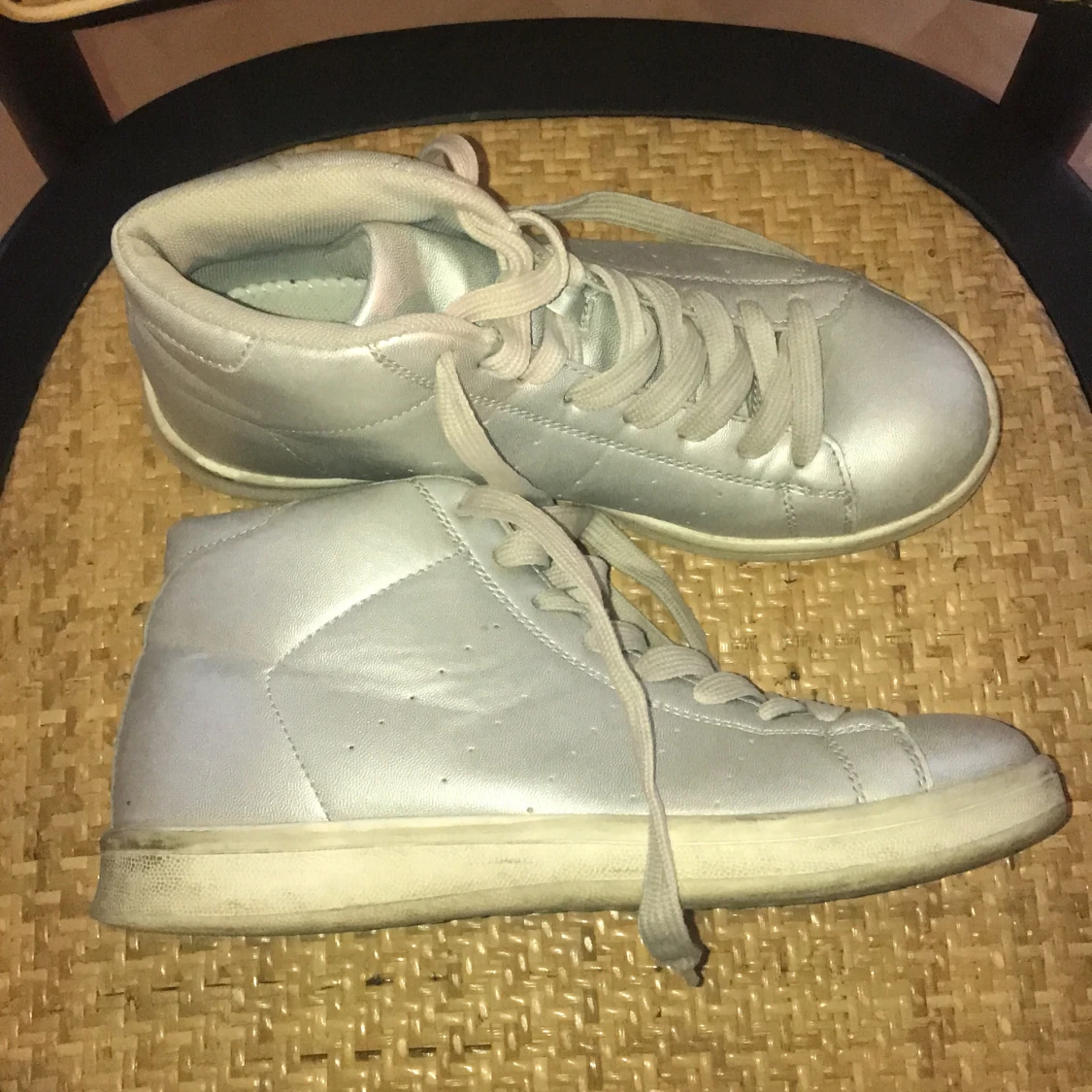 Silvriga sneakers - 90