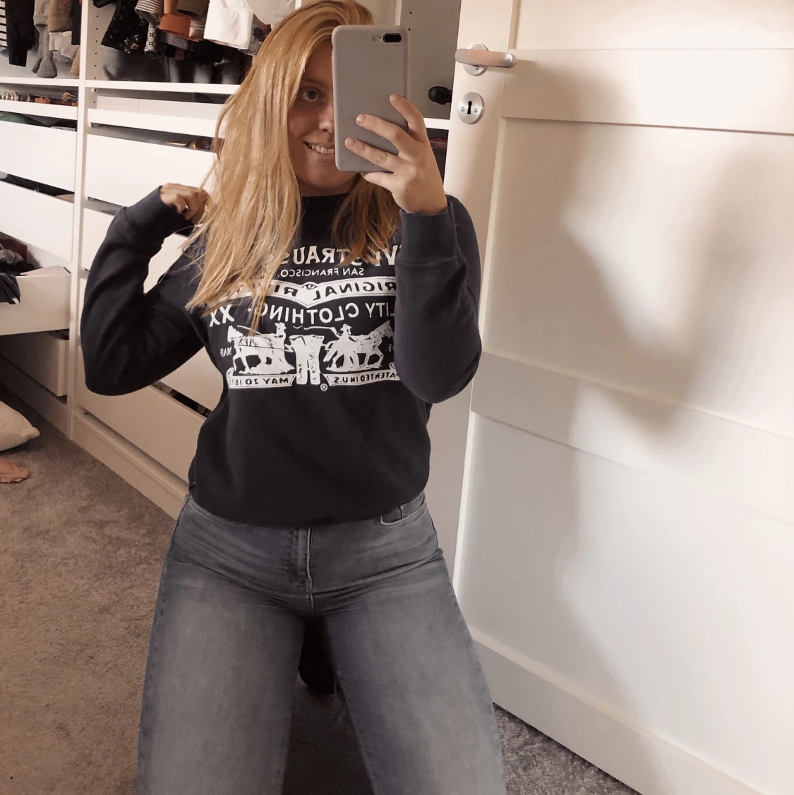 Levi’s collegetröja 100kr