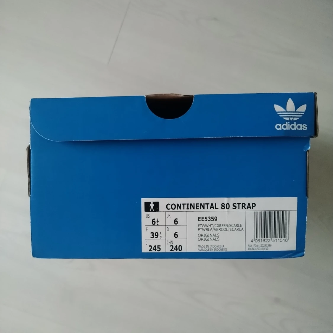 Helt nya Adidas skor  - 91