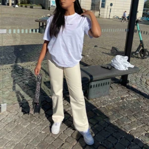  - Ursnygga weekday byxor i modellen Rowe, den är i storlek W25/L30 och frakten ingår så 370 inkl frakt⚡️ priset KAN diskuteras 