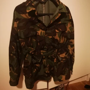 Jacka  - En vintage jacka i camoflauge, 