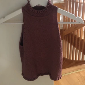 Linne från zara storlek S - Jättefint linne från zara i storlek S, använd Max 2 gånger, väldigt skönt och stretchigt material, köparen står för frakten 