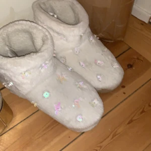 Nyskick - Skit fina tofflor knappt använda 