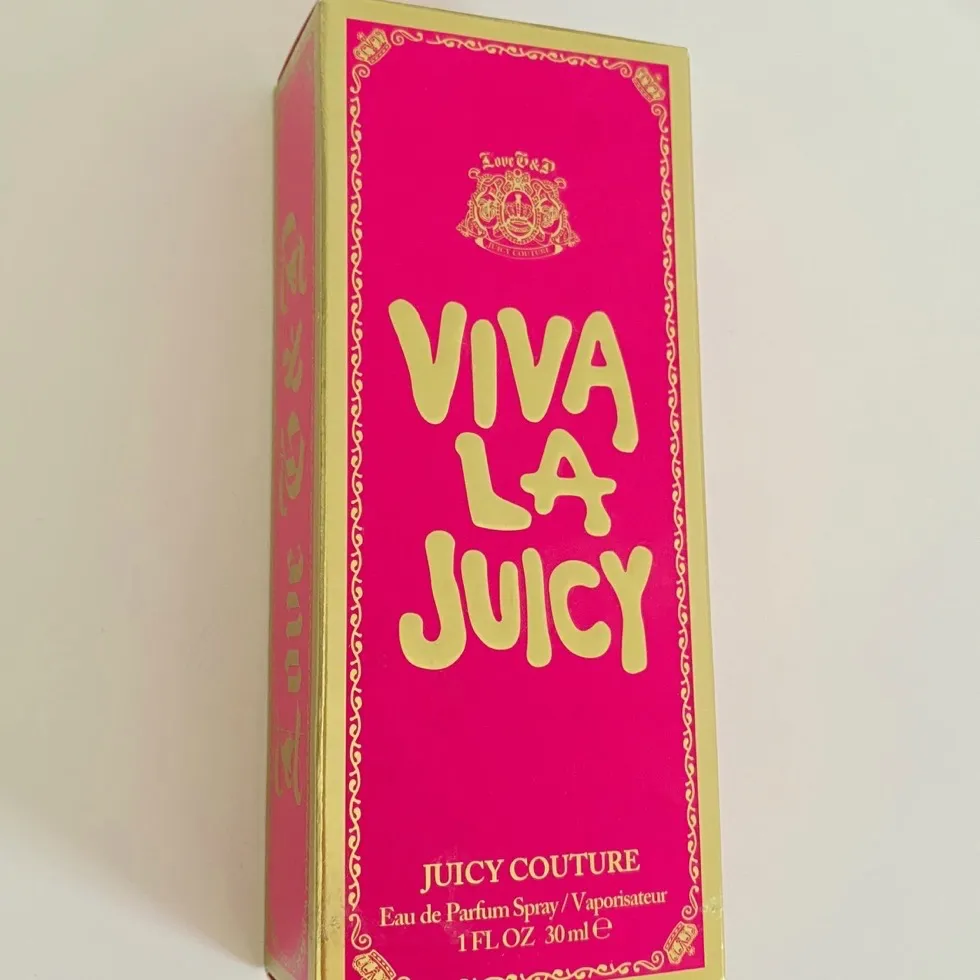 Parfymen ”Viva La Juicy” (30ml), från Juicy Couture. Helt ny!. Övrigt.