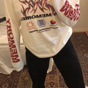 Zara sweatshirt  - Zara sweatshirt, använd få gånger. Buda i kommentarerna. Frakt ingår!