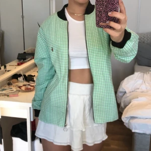 Jacka - Fin väst/ jacka, gjord av beyond retro så ganska enkelt sydd. Den är alltså inte äkta Ralph lauren. Skriv för fler bilder!💕fraktar eller möts upp💛