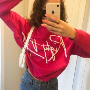 rosa sweatshirt  - cool sweatshirt från carlings i storlek xs! använder sällan så väljer att sälja den ✨✨