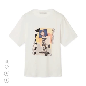 T shirt från Carin Wester  - T shirt från Carin Wester med tryck. Storlek xs. Nyskick