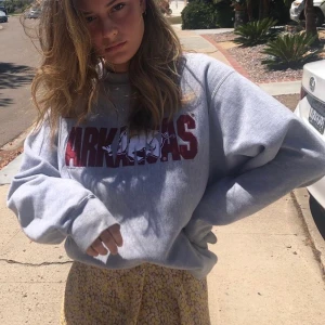 Sweatshirt  - Grå vintage oversized sweatshirt i perfekt skick. Köparen står för fraktkostnaden.