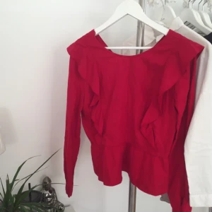  - Blus från zara. Helt oanvänd, orginalpris 300:-