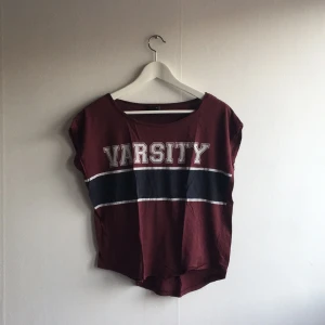  - Snygg T-shirt från Gina Tricot 