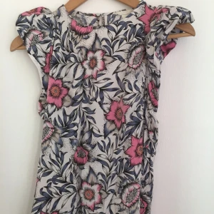  - Blommig skjorta dam modell Storlek XS