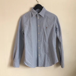  - Blå custom fit skjorta från Ralph Lauren, endast testad 😊